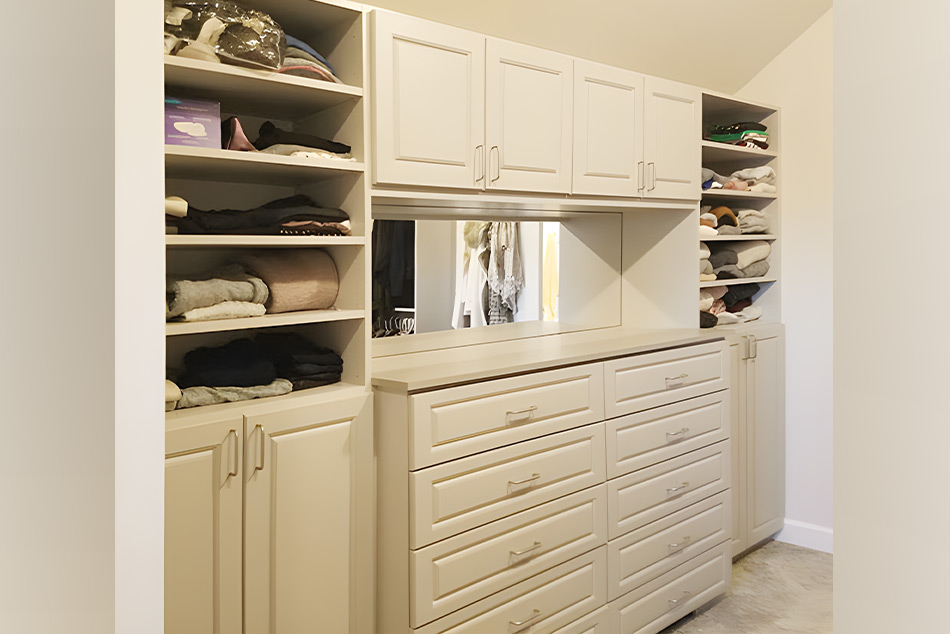 Дрешник от бюфети