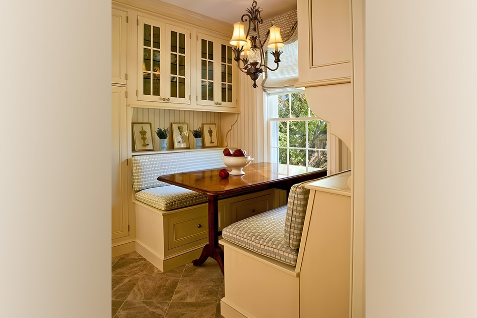 Диван, интегриран в бюфет