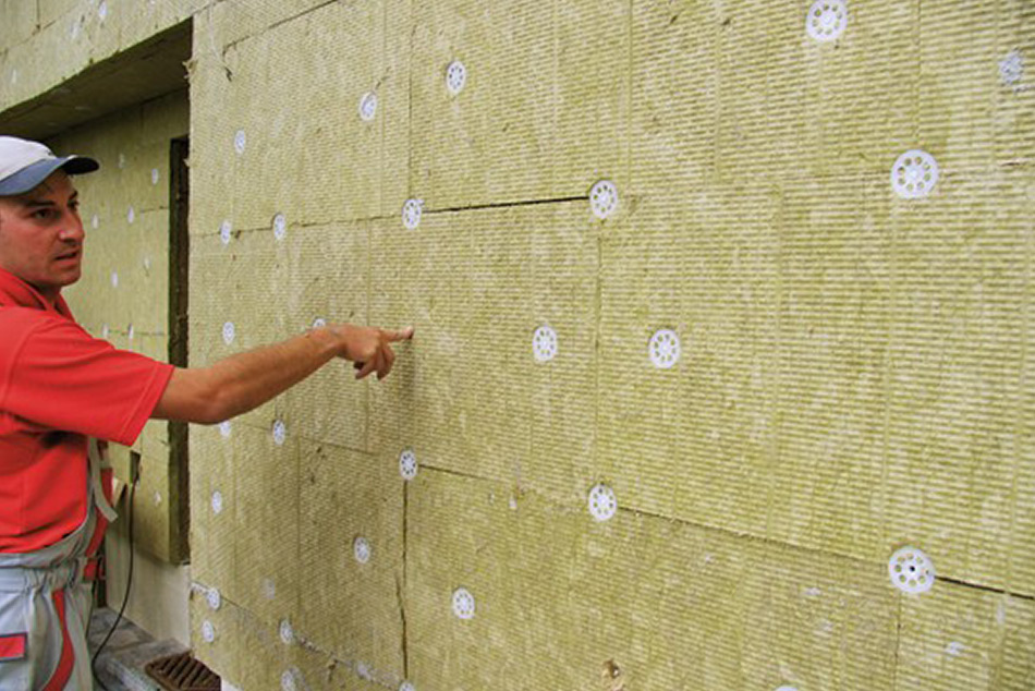 Етапът с дюбелирането при изолацията не бива да се прескача